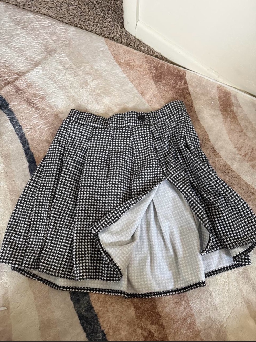 PrettyLittleThing Black & White Houndstooth Skater Skirt